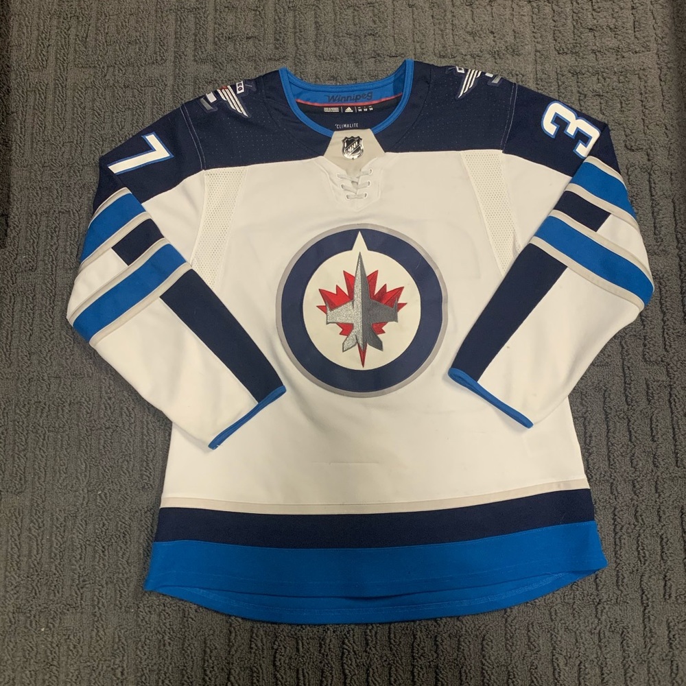 Adidas Connor Hellebuyck Winnipeg Jets Jersey
